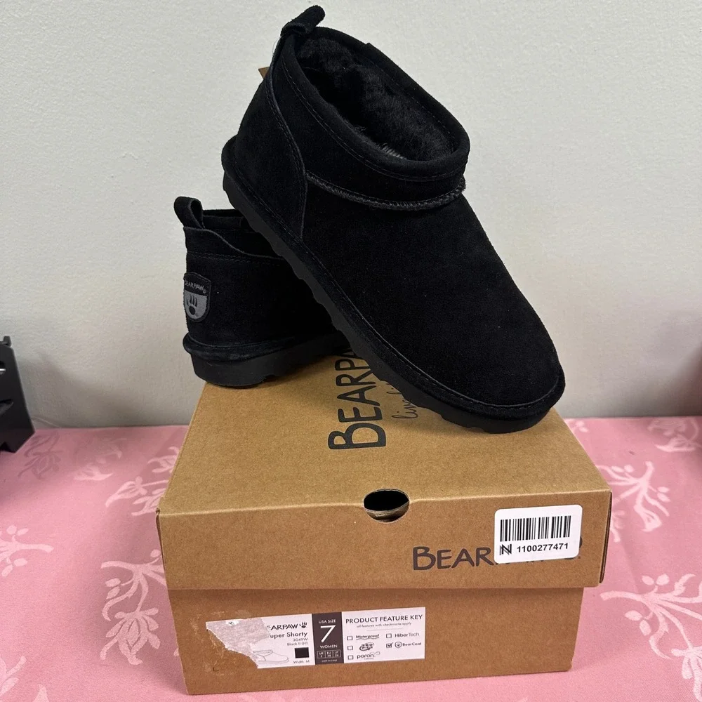 Bearpaw Super Shorty Black Suede Ankle Boots 3049W Size 7 Women Kids
